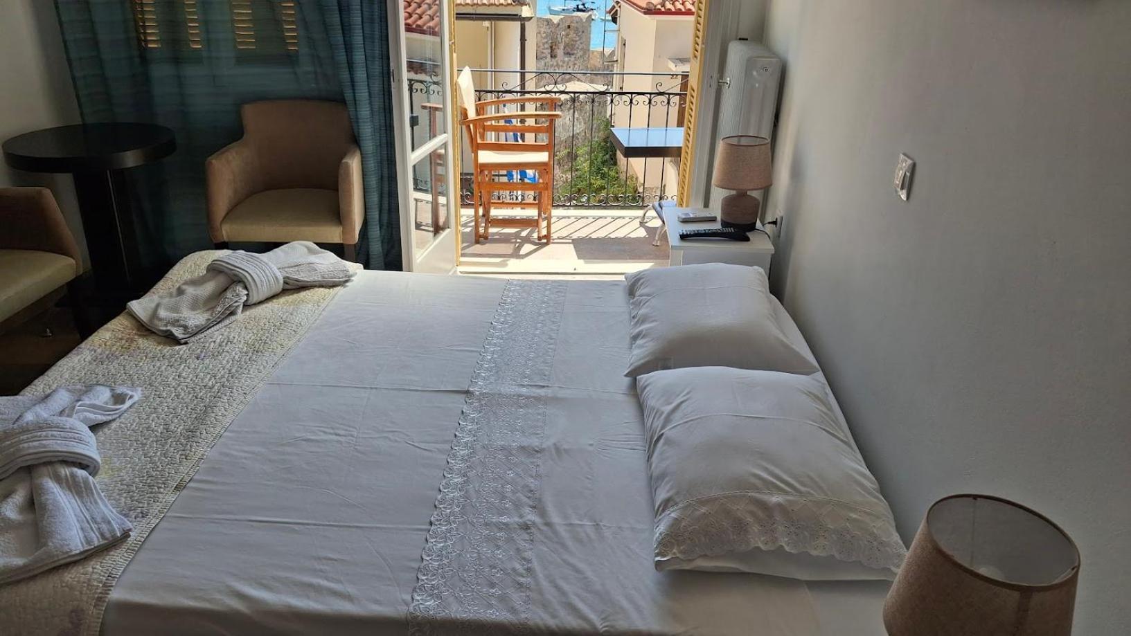 Nafpaktos Apartment And Studios In Port Exterior photo